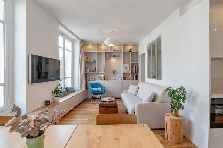 Elegant gestaltetes Wohnzimmer mit moderner Einrichtung in einer Wohnung im Building Rue du Faubourg Saint-Martin - city-relay-rr - 1501302 in 10th arrondissement, Paris Elegant gestaltetes Wohnzimmer mit moderner Einrichtung in einer Wohnung im Building Rue du Faubourg Saint-Martin - city-relay-rr - 1501302 in 10th arrondissement, Paris