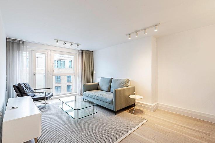 Salle de séjour élégante avec mobilier moderne dans un appartement à Building Ebury Street - city-relay-rr - 1506471 à City of Westminster, London Salle de séjour élégante avec mobilier moderne dans un appartement à Building Ebury Street - city-relay-rr - 1506471 à City of Westminster, London