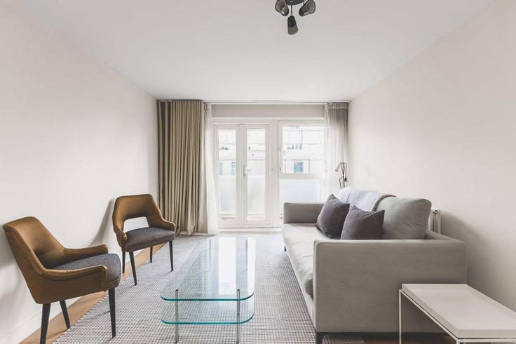 Building Ebury Street - city-relay-rr - 1506441 adresindeki bir dairede modern mobilyalarla zarif bir şekilde tasarlanmış oturma odası City of Westminster, London