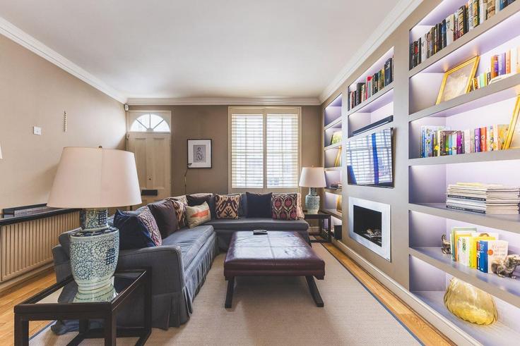 Elegant gestaltetes Wohnzimmer mit moderner Einrichtung in einer Wohnung im Building Slaidburn Street - city-relay-rr - 1506422 in Royal Borough of Kensington and Chelsea, London