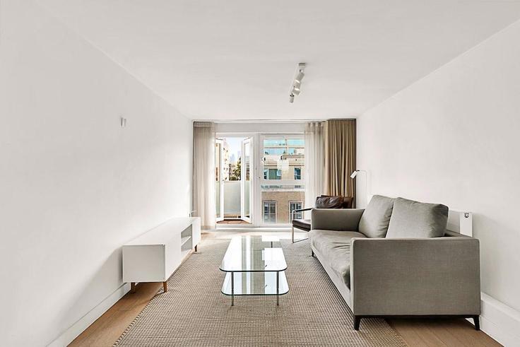 Sala de estar elegantemente projetada com móveis modernos em um apartamento no Building Ebury Street - city-relay-rr - 1506484 em City of Westminster, London Sala de estar elegantemente projetada com móveis modernos em um apartamento no Building Ebury Street - city-relay-rr - 1506484 em City of Westminster, London