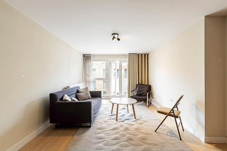 Building Ebury Street - city-relay-rr - 1506478 adresindeki bir dairede modern mobilyalarla zarif bir şekilde tasarlanmış oturma odası City of Westminster, London