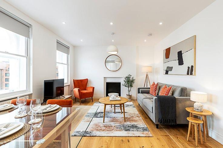 Building Fulham Road - city-relay-rr - 1494783 adresindeki bir dairede modern mobilyalarla zarif bir şekilde tasarlanmış oturma odası Royal Borough of Kensington and Chelsea, London Building Fulham Road - city-relay-rr - 1494783 adresindeki bir dairede modern mobilyalarla zarif bir şekilde tasarlanmış oturma odası Royal Borough of Kensington and Chelsea, London