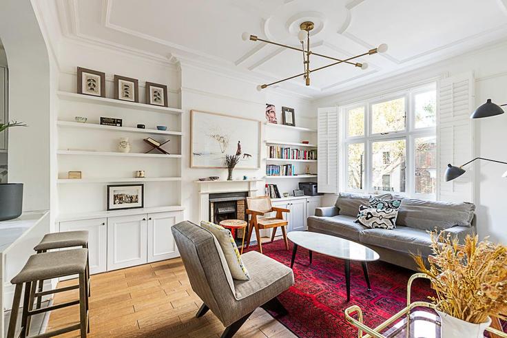 Elegante sala de estar con mobiliario moderno en un apartamento en Building Randolph Avenue - city-relay-rr - 1501805 en City of Westminster, London
