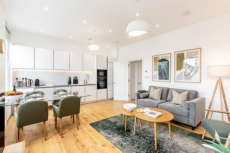 Building Fulham Road - city-relay-rr - 1494784 adresindeki bir dairede modern mobilyalarla zarif bir şekilde tasarlanmış oturma odası Royal Borough of Kensington and Chelsea, London Building Fulham Road - city-relay-rr - 1494784 adresindeki bir dairede modern mobilyalarla zarif bir şekilde tasarlanmış oturma odası Royal Borough of Kensington and Chelsea, London