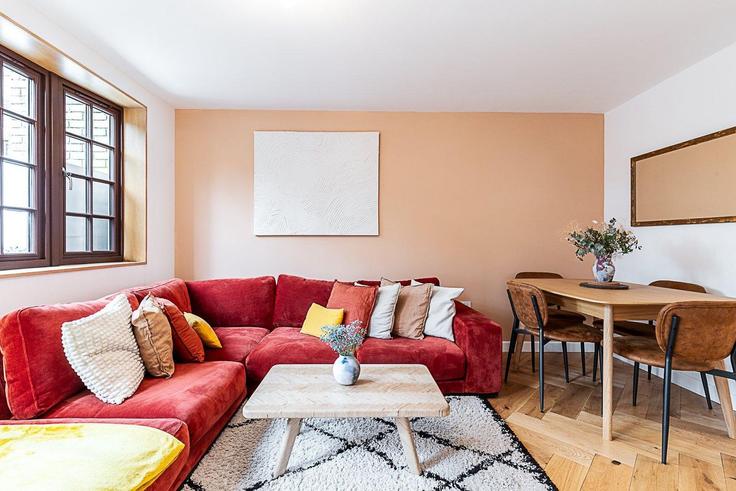 Elegantly designed living room with modern furnishings in an apartment at Building Liverpool Road - city-relay-rr - 1506383 in London Borough of Islington, London