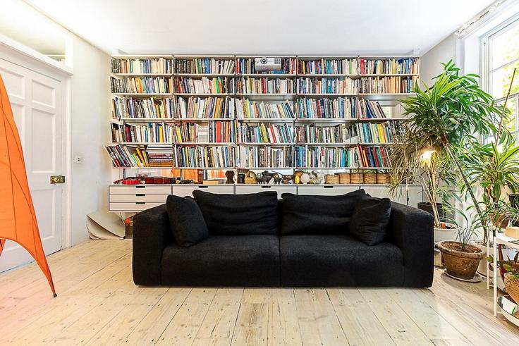 Elegante sala de estar con mobiliario moderno en un apartamento en Building Wilmington Square - city-relay-rr - 1506437 en London Borough of Islington, London
