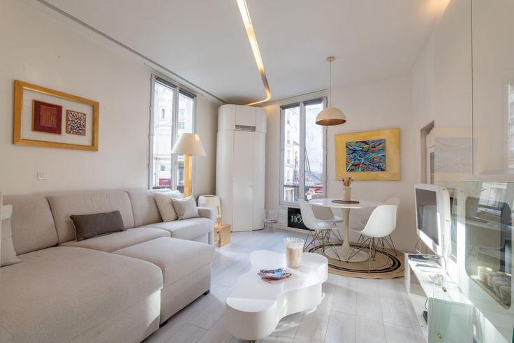 Salle de séjour élégante avec mobilier moderne dans un appartement à Building Rue Saint-André des Arts - city-relay-rr - 1506428 à 6th arrondissement, Paris Salle de séjour élégante avec mobilier moderne dans un appartement à Building Rue Saint-André des Arts - city-relay-rr - 1506428 à 6th arrondissement, Paris