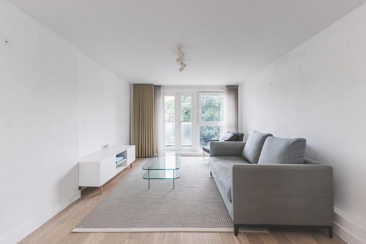 Elegant gestaltetes Wohnzimmer mit moderner Einrichtung in einer Wohnung im Building Ebury Street - city-relay-rr - 1506467 in City of Westminster, London