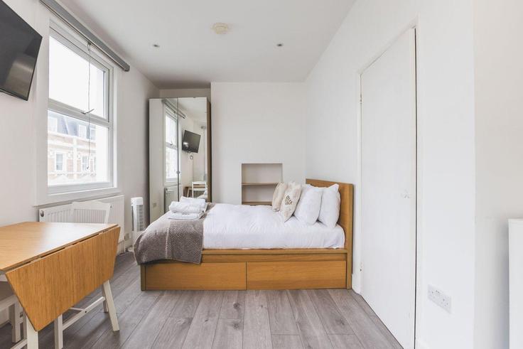 London London Borough of Hammersmith and Fulham에 위치한 North End Road 1494774P의 가구가 완비된 스튜디오 유닛, 사진 1