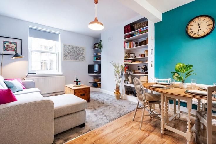 Elegante sala de estar con mobiliario moderno en un apartamento en Building Adair Road - city-relay-rr - 1494811 en Royal Borough of Kensington and Chelsea, London