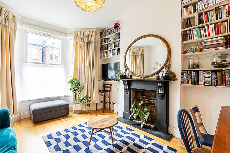 Salle de séjour élégante avec mobilier moderne dans un appartement à Building Grafton Road - city-relay-rr - 1494833 à London Borough of Ealing, London