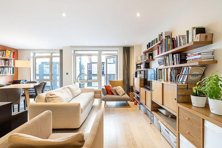 Elegante sala de estar con mobiliario moderno en un apartamento en Building Goswell Road - city-relay-rr - 1506405 en London Borough of Islington, London