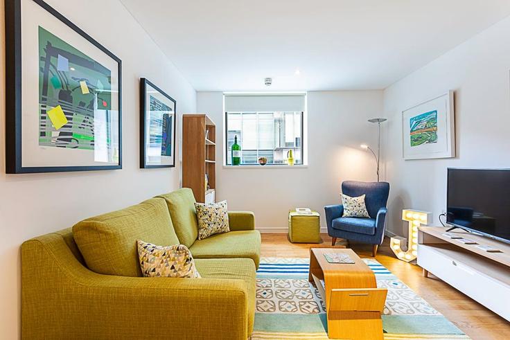 Building Hermitage Street - city-relay-rr - 1501303 adresindeki bir dairede modern mobilyalarla zarif bir şekilde tasarlanmış oturma odası City of Westminster, London