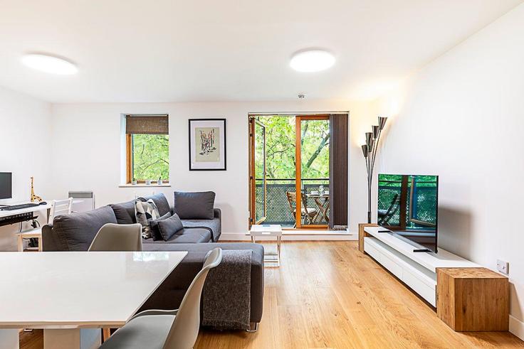 Salle de séjour élégante avec mobilier moderne dans un appartement à Building Meath Crescent - city-relay-rr - 1494775 à London Borough of Tower Hamlets, London