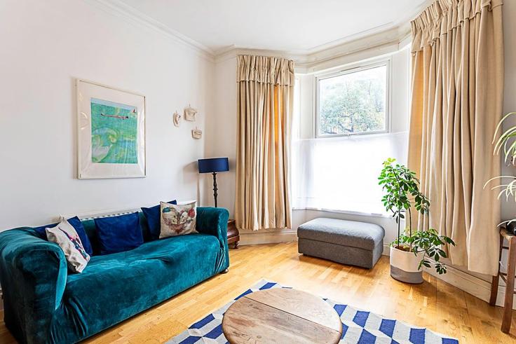 Elegantly designed living room with modern furnishings in an apartment at Building Grafton Road - city-relay-rr - 1494833 in London Borough of Ealing, London Elegantly designed living room with modern furnishings in an apartment at Building Grafton Road - city-relay-rr - 1494833 in London Borough of Ealing, London