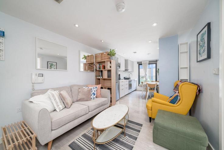Salle de séjour élégante avec mobilier moderne dans un appartement à Building Bolsover Street - city-relay-rr - 1506448 à City of Westminster, London Salle de séjour élégante avec mobilier moderne dans un appartement à Building Bolsover Street - city-relay-rr - 1506448 à City of Westminster, London
