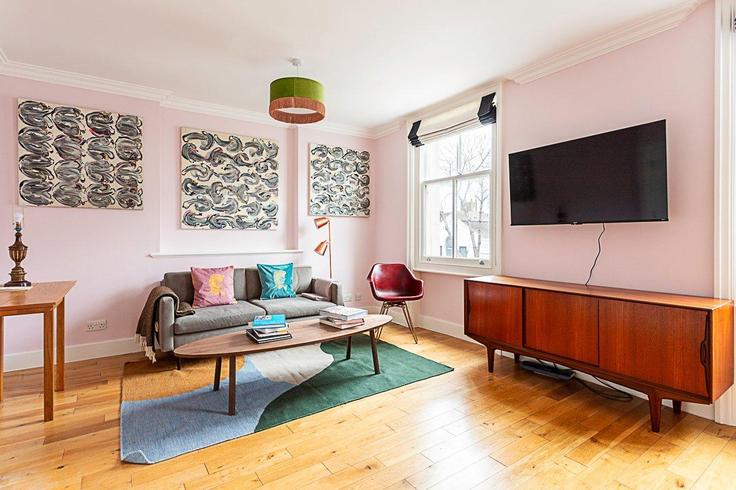 Elegante sala de estar con mobiliario moderno en un apartamento en Building Gunter Grove - city-relay-rr - 1501795 en Royal Borough of Kensington and Chelsea, London