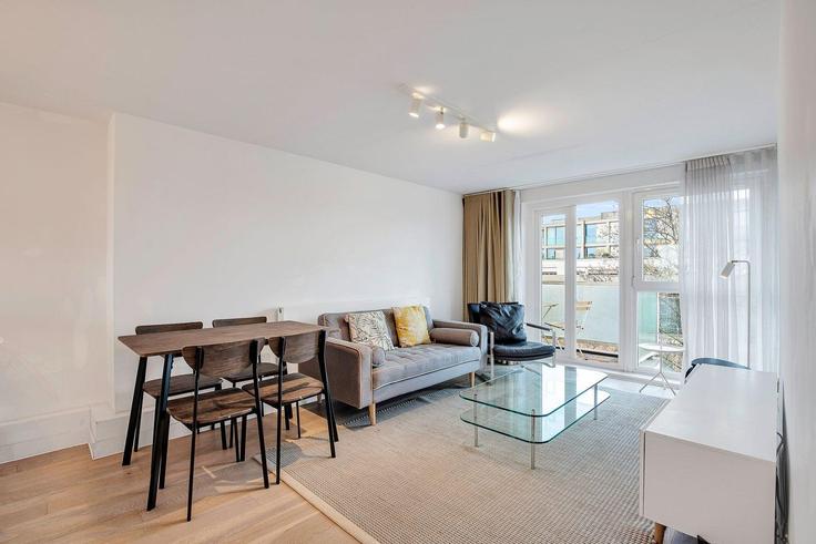 Salle de séjour élégante avec mobilier moderne dans un appartement à Building Ebury Street - city-relay-rr - 1506472 à City of Westminster, London Salle de séjour élégante avec mobilier moderne dans un appartement à Building Ebury Street - city-relay-rr - 1506472 à City of Westminster, London