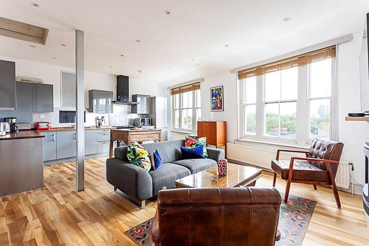 London London Borough of IslingtonのBuilding Essex Road - city-relay-rr - 1494843のアパートメントにある、モダンな家具を備えたエレガントなデザインのリビングルーム