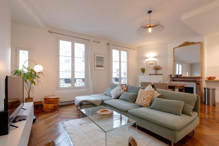 10th arrondissement, Paris에 위치한 Building Boulevard de Magenta - city-relay-rr - 1506414 유닛의 세련된 인테리어가 돋보이는 거실