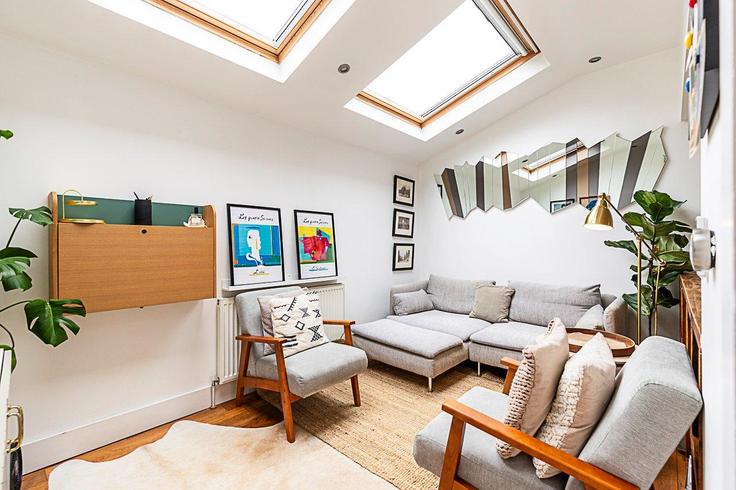 Elegante sala de estar con mobiliario moderno en un apartamento en Building Church Walk - city-relay-rr - 1494817 en London Borough of Hackney, London