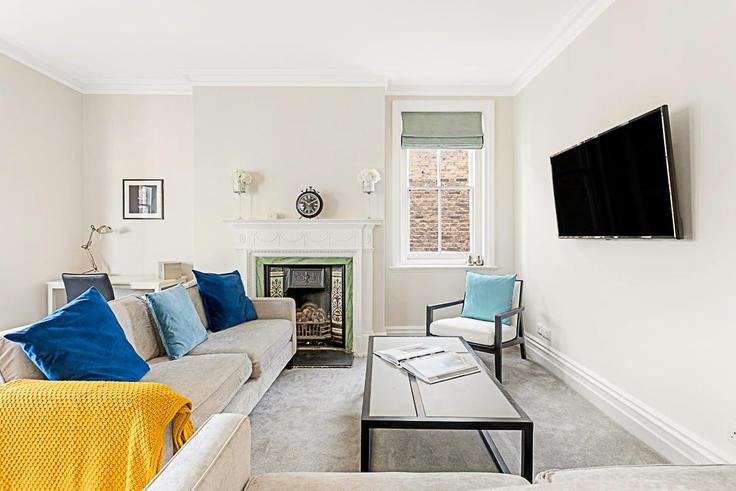Elegant gestaltetes Wohnzimmer mit moderner Einrichtung in einer Wohnung im Building Fulham Road - city-relay-rr - 1509515 in London Borough of Hammersmith and Fulham, London Elegant gestaltetes Wohnzimmer mit moderner Einrichtung in einer Wohnung im Building Fulham Road - city-relay-rr - 1509515 in London Borough of Hammersmith and Fulham, London