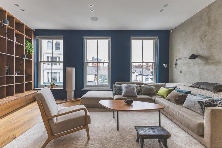 Elegante sala de estar con mobiliario moderno en un apartamento en Building Hogarth Road - city-relay-rr - 1506431 en Royal Borough of Kensington and Chelsea, London