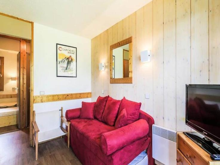 Salle de séjour élégante avec mobilier moderne dans un appartement à Building Route des Brigues - city-relay - 1437937 à Courchevel, Courchevel