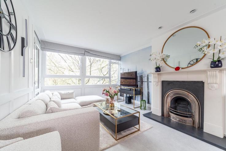 Elegantly designed living room with modern furnishings in an apartment at Building Garden Row - city-relay - 1237127 - LON in London Borough of Southwark, London