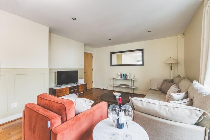 Elegante sala de estar con mobiliario moderno en un apartamento en Building Hardwicks Square - city-relay - 1461169 en London Borough of Wandsworth, London