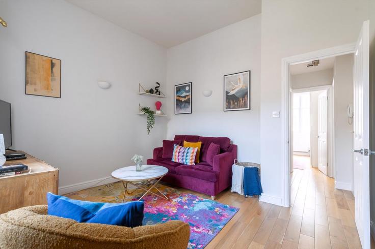 Royal Borough of Kensington and Chelsea, London에 위치한 Building Kempsford Gardens - city-relay - 1237182 - LON 아파트의 세련된 인테리어가 돋보이는 거실 Royal Borough of Kensington and Chelsea, London에 위치한 Building Kempsford Gardens - city-relay - 1237182 - LON 아파트의 세련된 인테리어가 돋보이는 거실