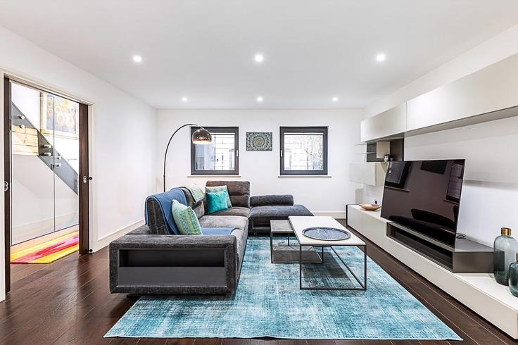 Elegante sala de estar con mobiliario moderno en un apartamento en Building Wiblin Mews - city-relay - 1342613 en London Borough of Camden, London