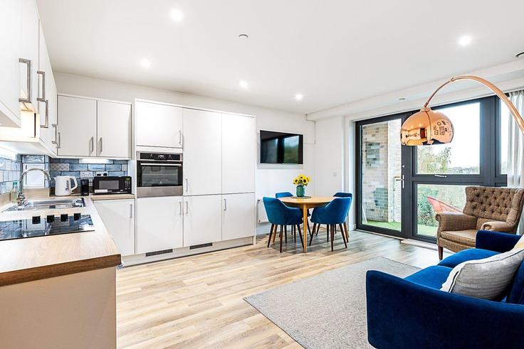 London London Borough of WandsworthのBuilding Osiers Road - city-relay - 1328033のアパートメントにある、モダンな家具を備えたエレガントなデザインのリビングルーム London London Borough of WandsworthのBuilding Osiers Road - city-relay - 1328033のアパートメントにある、モダンな家具を備えたエレガントなデザインのリビングルーム