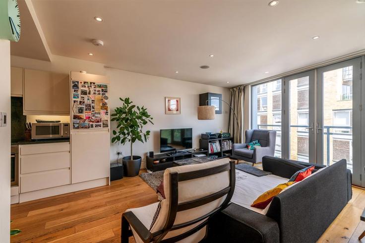 Elegante sala de estar con mobiliario moderno en un apartamento en Building Battersea Park Road - city-relay - 1237177 - LON en London Borough of Wandsworth, London Elegante sala de estar con mobiliario moderno en un apartamento en Building Battersea Park Road - city-relay - 1237177 - LON en London Borough of Wandsworth, London