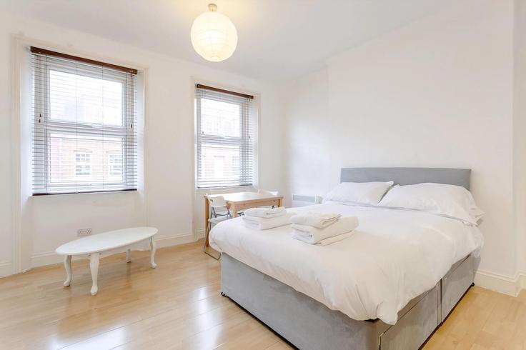 London London Borough of Hammersmith and Fulham에 위치한 Charleville Road 1355706P의 가구가 완비된 스튜디오 유닛, 사진 1