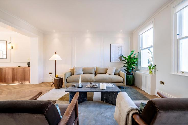 Building Philbeach Gardens - city-relay - 1328046 adresindeki bir dairede modern mobilyalarla zarif bir şekilde tasarlanmış oturma odası Royal Borough of Kensington and Chelsea, London