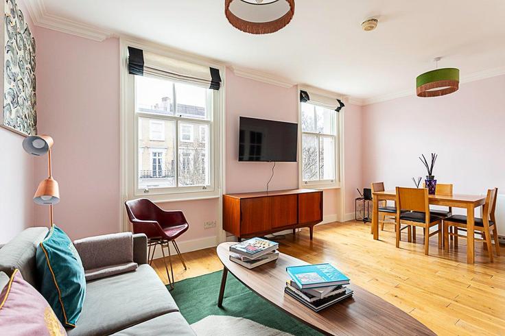 Building Gunter Grove - city-relay - 1237295 - LON adresindeki bir dairede modern mobilyalarla zarif bir şekilde tasarlanmış oturma odası Royal Borough of Kensington and Chelsea, London