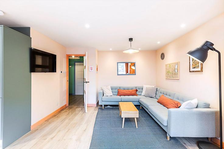 London Borough of Wandsworth, London 소재 Building Felsham Road - city-relay - 1237120 - LON 유닛에 마련된, 현대적인 가구로 꾸며진 우아한 디자인의 거실