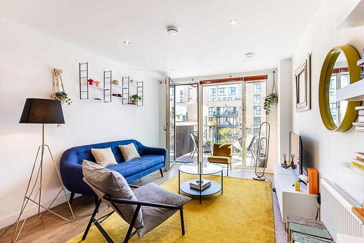 Elegant gestaltetes Wohnzimmer mit moderner Einrichtung in einer Wohnung im Building Bolinder Way - city-relay - 1285784 - LON in London Borough of Tower Hamlets, London Elegant gestaltetes Wohnzimmer mit moderner Einrichtung in einer Wohnung im Building Bolinder Way - city-relay - 1285784 - LON in London Borough of Tower Hamlets, London