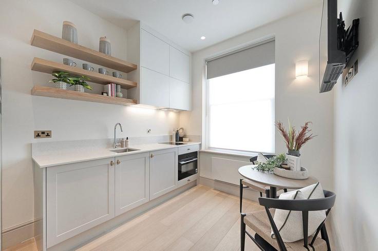 Cocina funcional y elegante con equipamiento de alta gama en un apartamento de lujo en Building Flat 16 39 Bramham Gardens - city-relay - 1285801 - LON en Royal Borough of Kensington and Chelsea, London