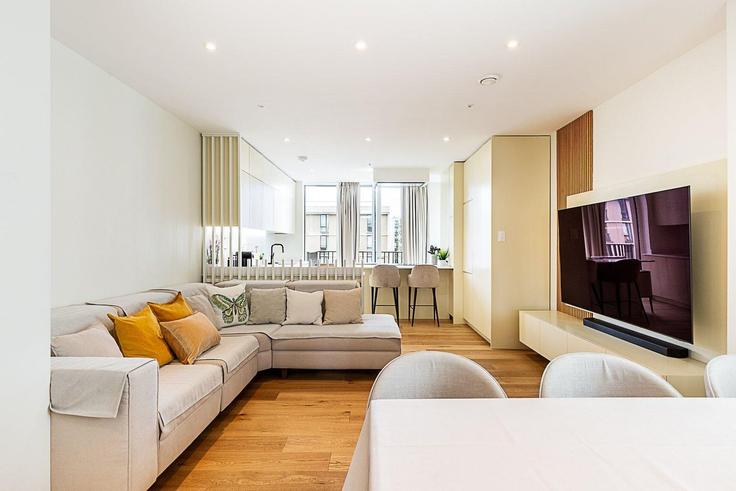 London London Borough of NewhamのBuilding Sunrise Close - city-relay - 1328039のアパートメントにある、モダンな家具を備えたエレガントなデザインのリビングルーム