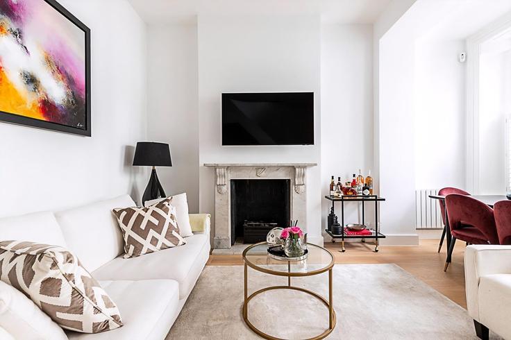 London Royal Borough of Kensington and ChelseaのBuilding Harrington Gardens - city-relay - 1237229 - LONのアパートメントにある、モダンな家具を備えたエレガントなデザインのリビングルーム London Royal Borough of Kensington and ChelseaのBuilding Harrington Gardens - city-relay - 1237229 - LONのアパートメントにある、モダンな家具を備えたエレガントなデザインのリビングルーム