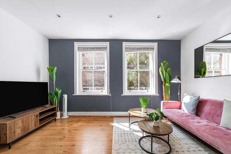 Building East Tenter Street - city-relay - 1237290 - LON adresindeki bir dairede modern mobilyalarla zarif bir şekilde tasarlanmış oturma odası London Borough of Tower Hamlets, London Building East Tenter Street - city-relay - 1237290 - LON adresindeki bir dairede modern mobilyalarla zarif bir şekilde tasarlanmış oturma odası London Borough of Tower Hamlets, London