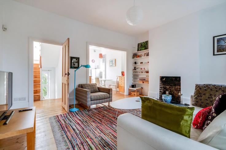 London Borough of Camden, London에 위치한 Building Queens Crescent - city-relay - 1237224 - LON 아파트의 세련된 인테리어가 돋보이는 거실
