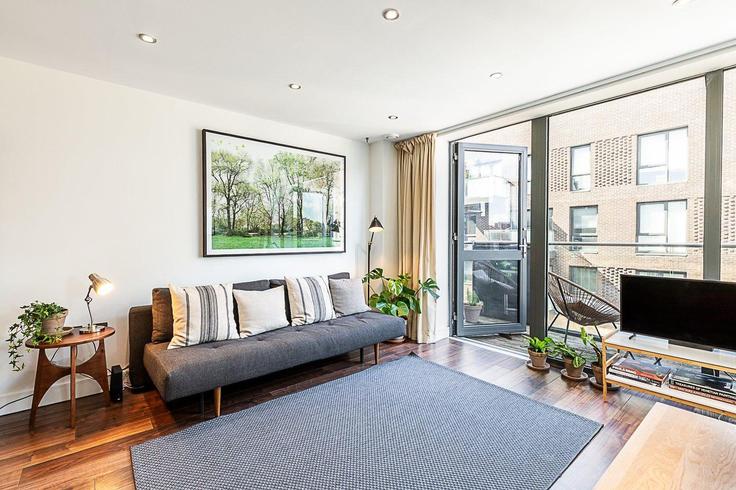 Elegante sala de estar con mobiliario moderno en un apartamento en Building Carlton Grove - city-relay - 1328042 en London Borough of Southwark, London