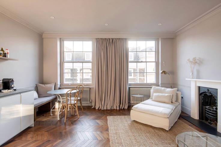 Elegante sala de estar con mobiliario moderno en un apartamento en Building Chilworth Street - city-relay - 1237308 - LON en City of Westminster, London