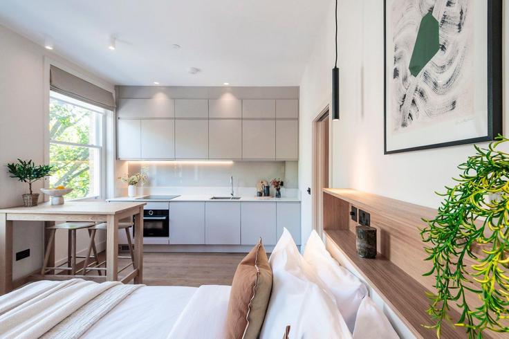 Sala de estar elegantemente projetada com móveis modernos em um apartamento no Building Philbeach Gardens - city-relay - 1366004 em Royal Borough of Kensington and Chelsea, London Sala de estar elegantemente projetada com móveis modernos em um apartamento no Building Philbeach Gardens - city-relay - 1366004 em Royal Borough of Kensington and Chelsea, London