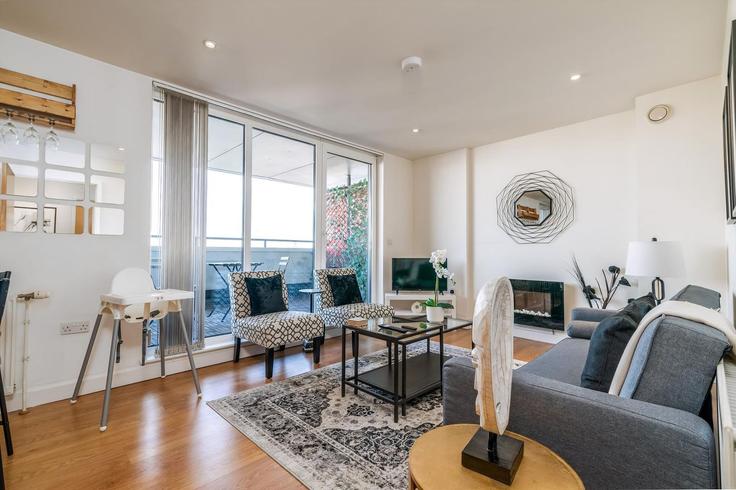 Sala de estar elegantemente projetada com móveis modernos em um apartamento no Building Ward Road - city-relay - 1355623 em London Borough of Newham, London Sala de estar elegantemente projetada com móveis modernos em um apartamento no Building Ward Road - city-relay - 1355623 em London Borough of Newham, London