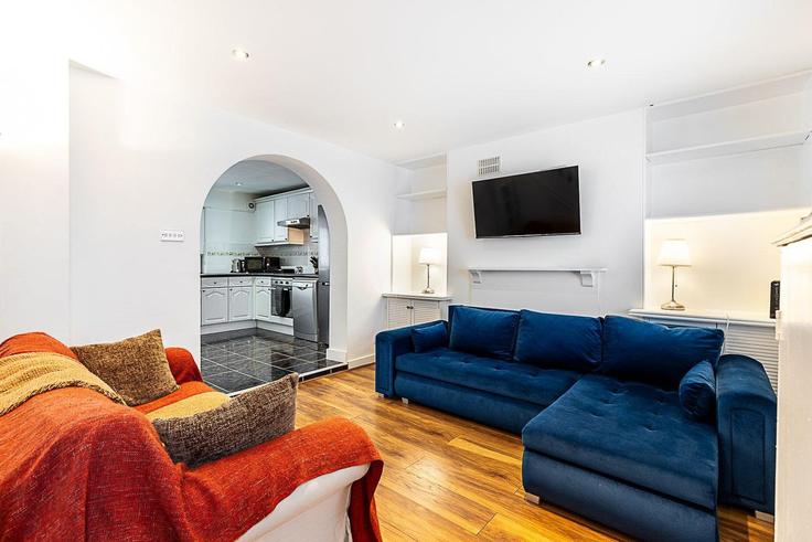 Salle de séjour élégante avec mobilier moderne dans un appartement à Building Kenway Road - city-relay - 1289341 - LON à Royal Borough of Kensington and Chelsea, London